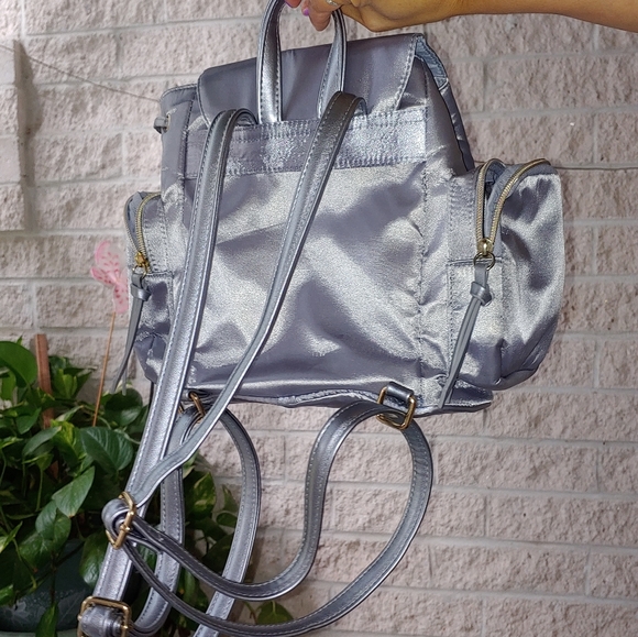 mini backpack ๐ - Picture 3 of 4